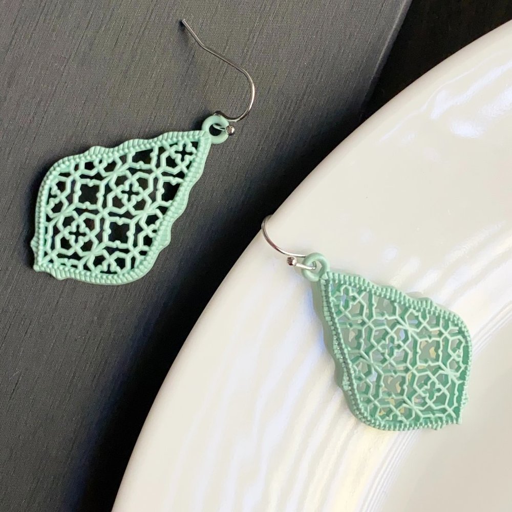 NEW Leaf Filigree Earrings (mint)